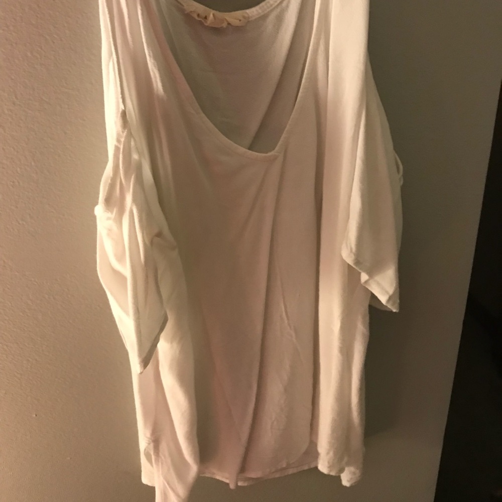 Cut out shoulders